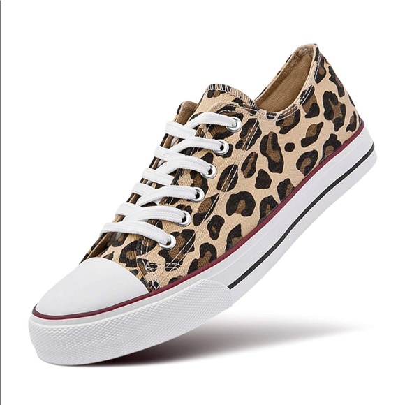 Shoes - NEW 🎀 Sneakers Casual Canvas 🎀
